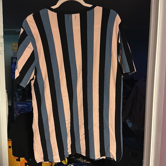 Near new men’s Canadian design Buffalo David edition stripped T-shirt. Size XL. - Picture 3 of 3